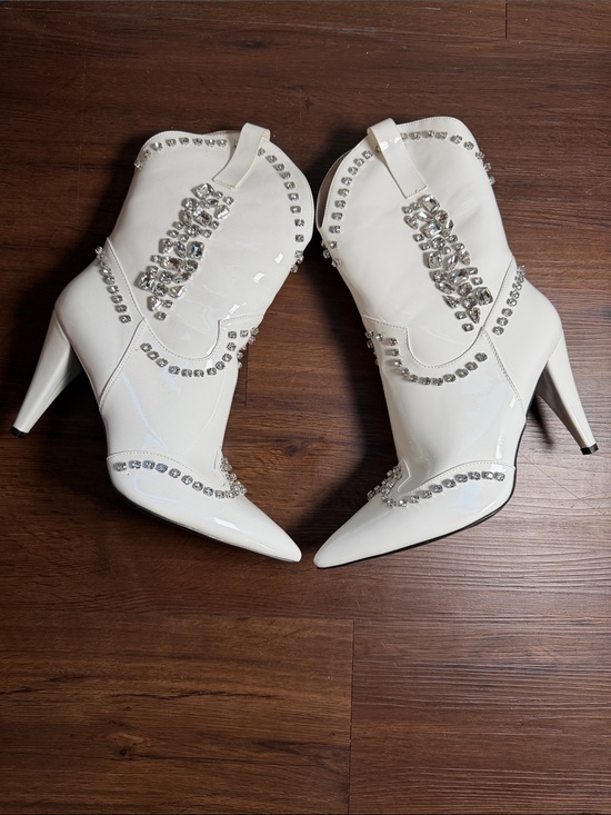 Azalea Wang Shoes - Azalea Wang Official Freida White Cowboy Boots